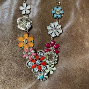 NWOT Ornate Floral 2010s Statement Necklace